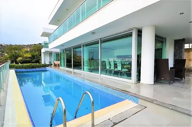 Alanya Merkeze Yakın 500m2 Müstakil Havuzlu 4+2 Villa 2