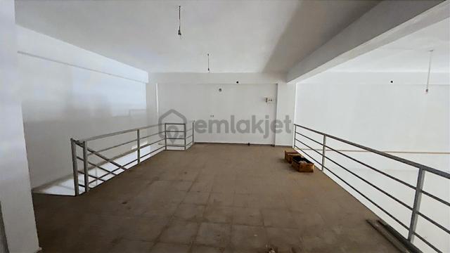 Manavgat Sanayi Sitesinde 200 M2 Kiralık Dükkan 4