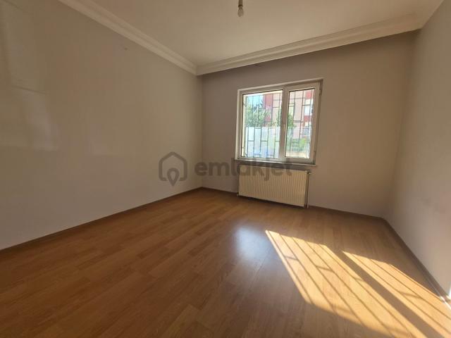 Üçyıldız Gayrimenkul`den Muratçeşmede Kiralık 2+1 Giriş Kat Daire 2