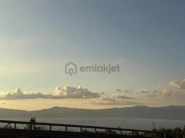 Göl Manzaralı Asfalt Cephe 3716 M2 Zeytinlik Kaçırma!!! 3