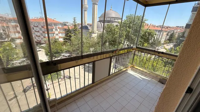 Sincan Merkezde Masrafsız, Yapılı, Ara Kat 3+1 Fırsat Daire! 1