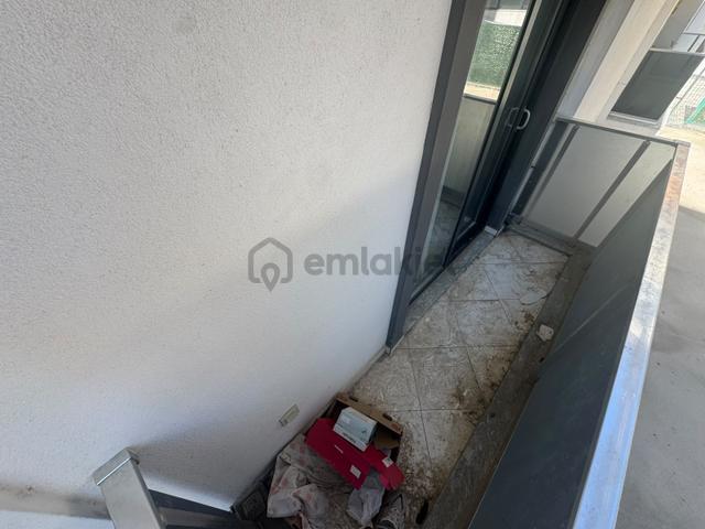 Kumsaldan Yüzme Havuzlu Kapalı Otoparklı_1+1_fırsat Fiyat Daire! 4