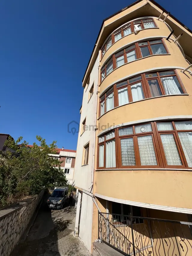 Karabük 100.yılda Mehmet Uğur Emlaktan Kiralık Eşyalı Ara Kat 1+1 Daire 3