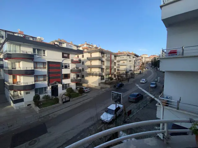 Natoyolu Yakını 3+1 Ara Kat Genç Bına'da Otoparklı Yapılı Daıre 4