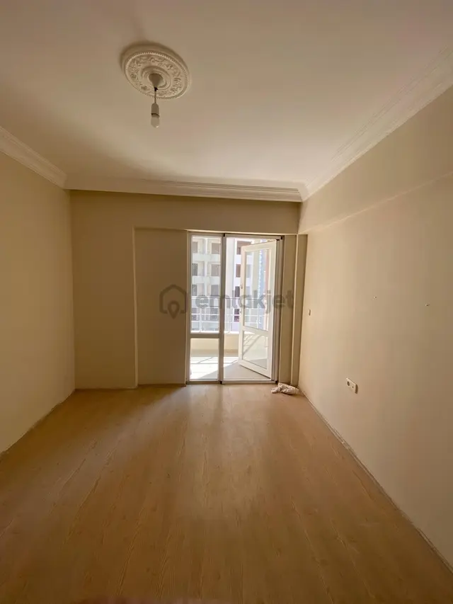 Kuşadası'nda Uydukent Sitesi'nde 2+1 Satılık Daire 2