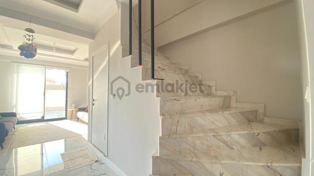 Karasu Aziziye'de Kat Mülkiyetli Özel Havuzlu Lüks Triplex Villa 2