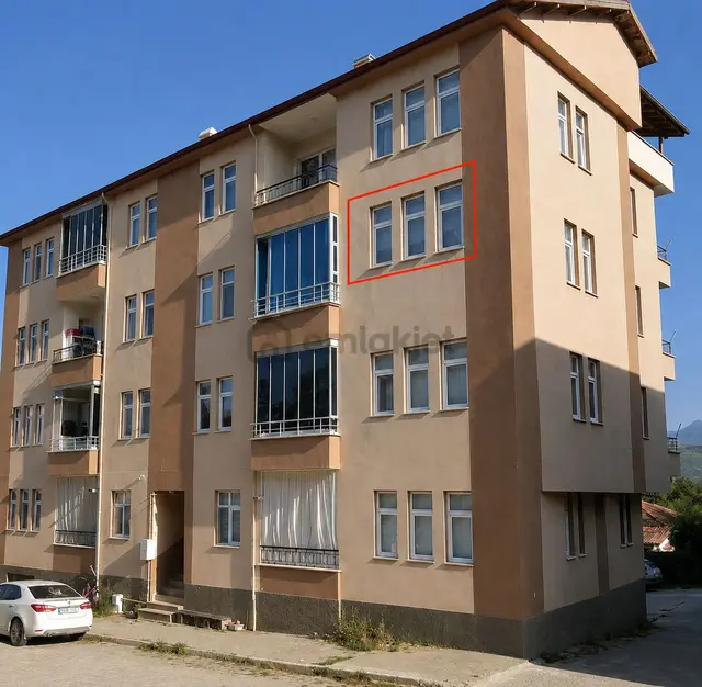 Almus Merkezde Kiralık Temiz Arakat Daire 1
