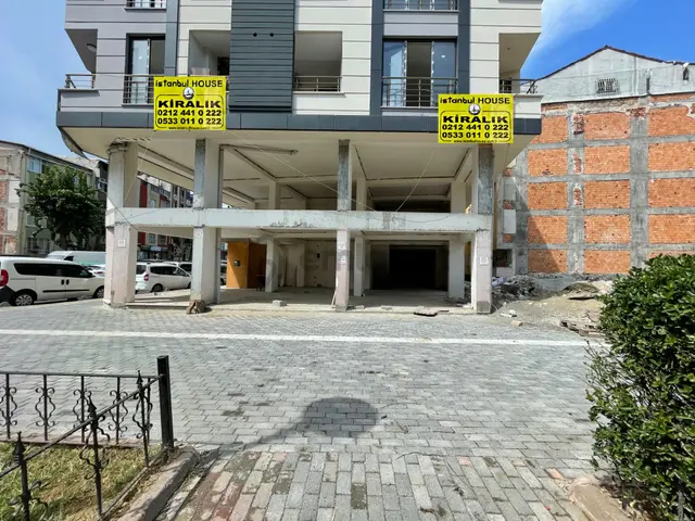 B.evler'de Cadde Üzeri Yüksek Görünürlüklü 400m2 Kiralık Dükkan