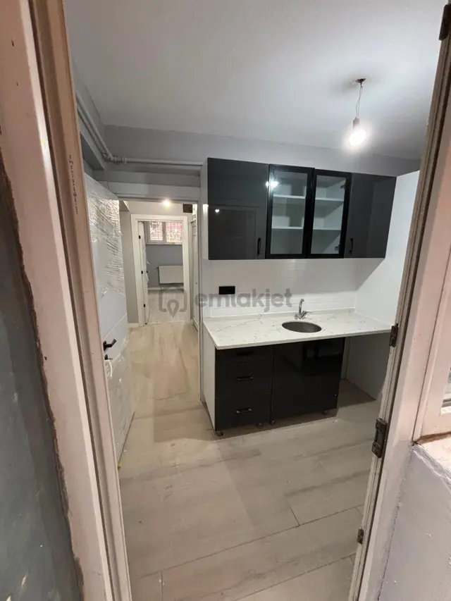Akşenden Fatih Mevlanakapıda Full Yapılı 2+1 Kiralık Bahçe Katı 3
