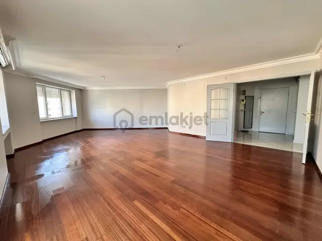 Parlamenterler Sitesi Havuz Cephe Tadilatlı Kiralık 3+1 2