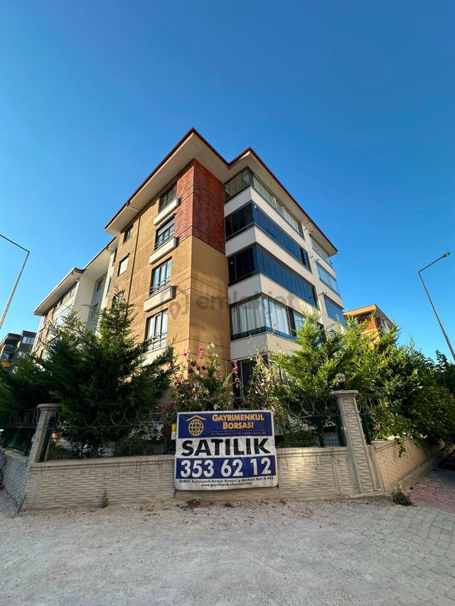 Genç Osman Caddesi Yakını Nezih Lokasyonda Site İçi Hazır 2+1 Daire 1