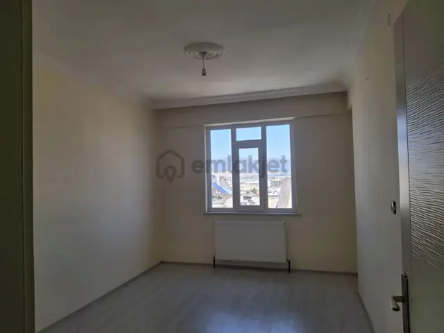 Fabrika Yolu Üzeri Yenibina 3+1 Kiralık Daire 5