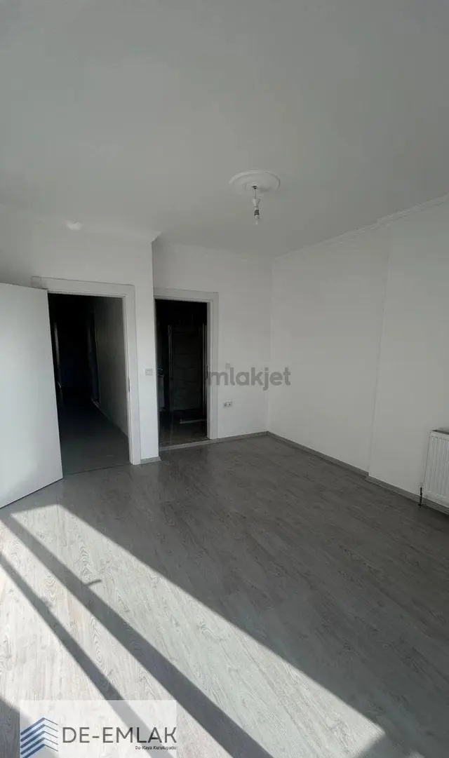 De-emlak'tan Geniş 3+1 Kapalı Mutfak Satılık Daire 4