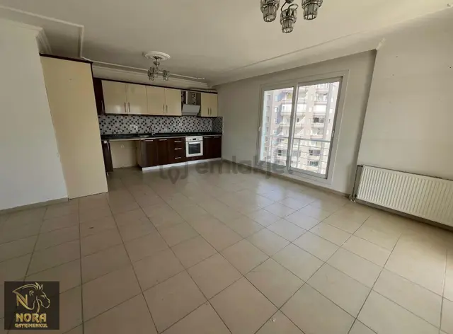 Üni Cad. Geniş Lüks 3+1 Havuzlu Site İçi Kiralık Eşyasız