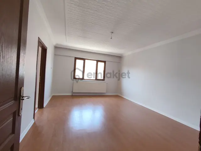 Yılmaz Gayrımenkulden Köşe Başı Satılık 3+1 Masrafsız 3.katta 3