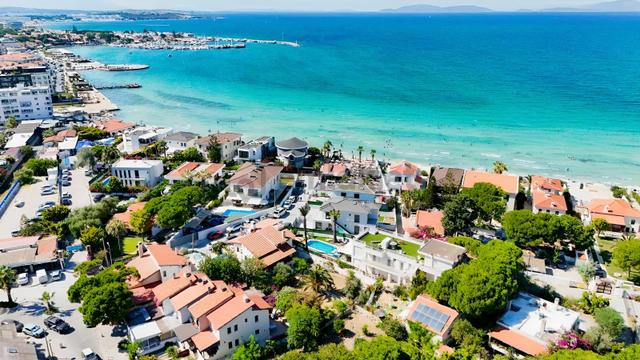 Çeşme Ilıcada Plaja 50 Mt Mesafede Toplam 700m2 Arsa Paylı Villa 1