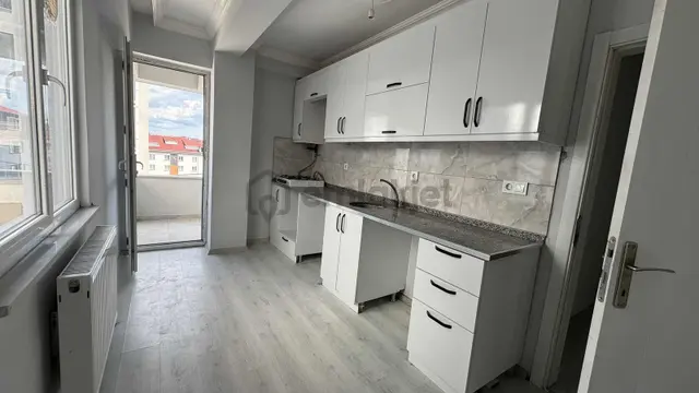 Gürkan Turhan Emlak'tan Ömer Halisdemir Mah. 2+1 Kiralık
