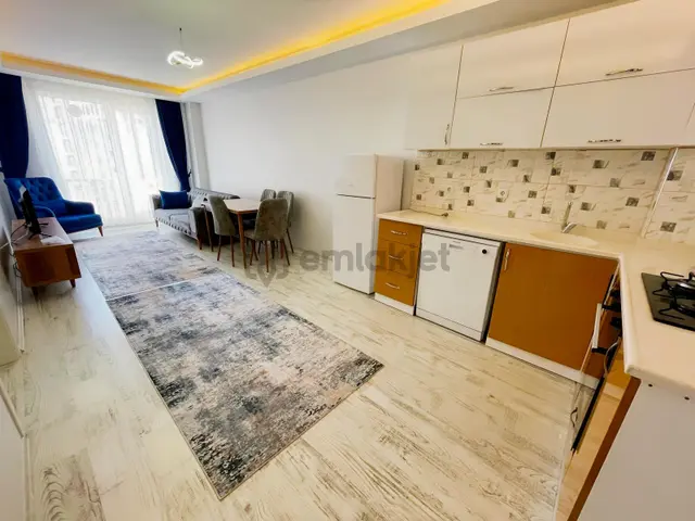 Truva // Onur Gündüzcü'den Geniş Eşyalı Cambalkonlu 1+1 1