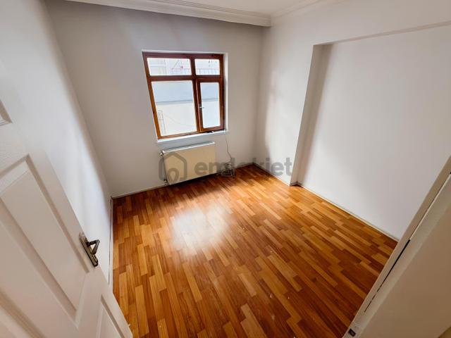 Selçuklu Mah.3+1 Salon Bağımsız Yapılı Ara Katta Ön Cephe Daire 4