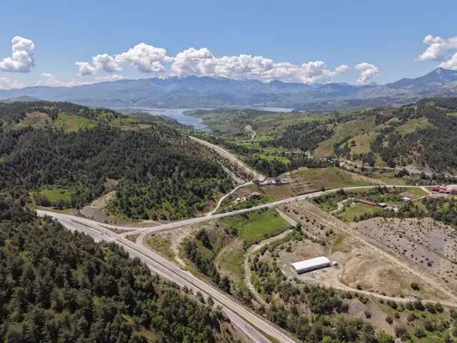 Rota'dan Maraş-andırın Yol Ayrımında Köşe Parsel Satılık Arsa 1