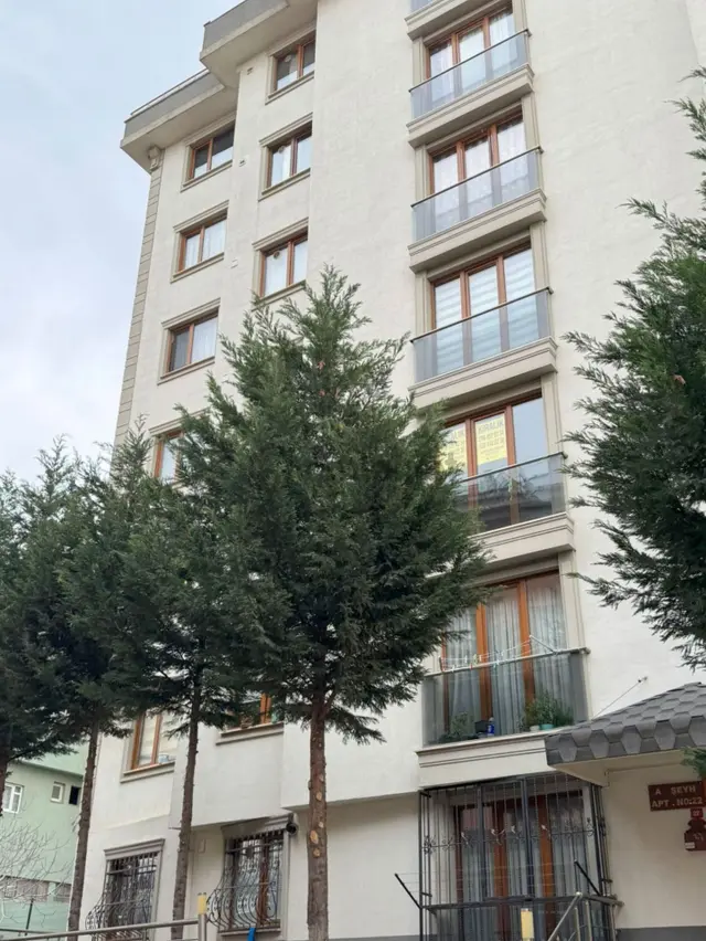 Mertcan'dan Şeyhli Mah. Caddeye 1dk İskanlı Ara Kat 2+1 Daire 1