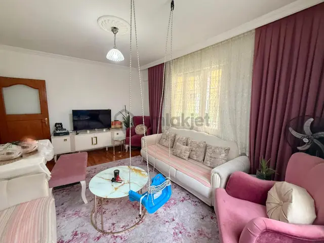 Mertcan'dan E5 Karayolu 5dk Marmaray 10dk Balkonlu Giriş Kat 2+1 3