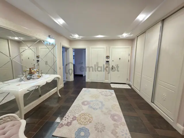 Yeni Rota'dan Dream City'de Manzaralı, Bakımlı 4+1 Satılık Daire 2