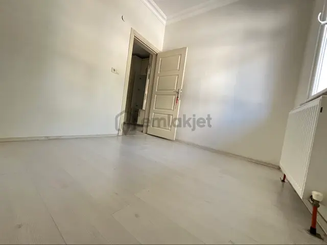 Ahmet Yesevi Mah 3.5+1 140m2 Müstakil, Bahçeli, Çift Wc'li Ve Balkonlu Geniş Kiralık Daire 5