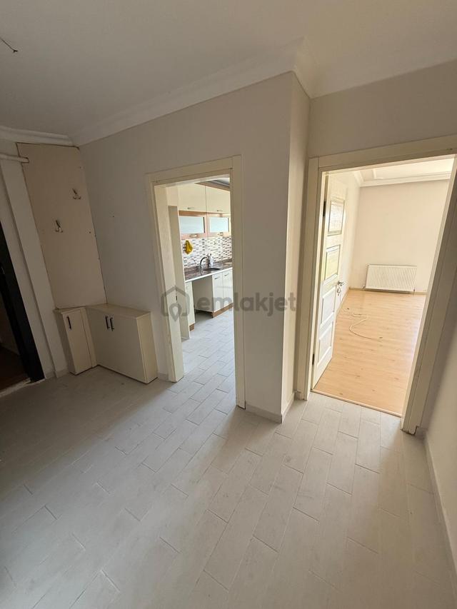 Ege Emlaktan Çarşı Öğretmen Evi Yanında Geniş Kiralık 3+1 4