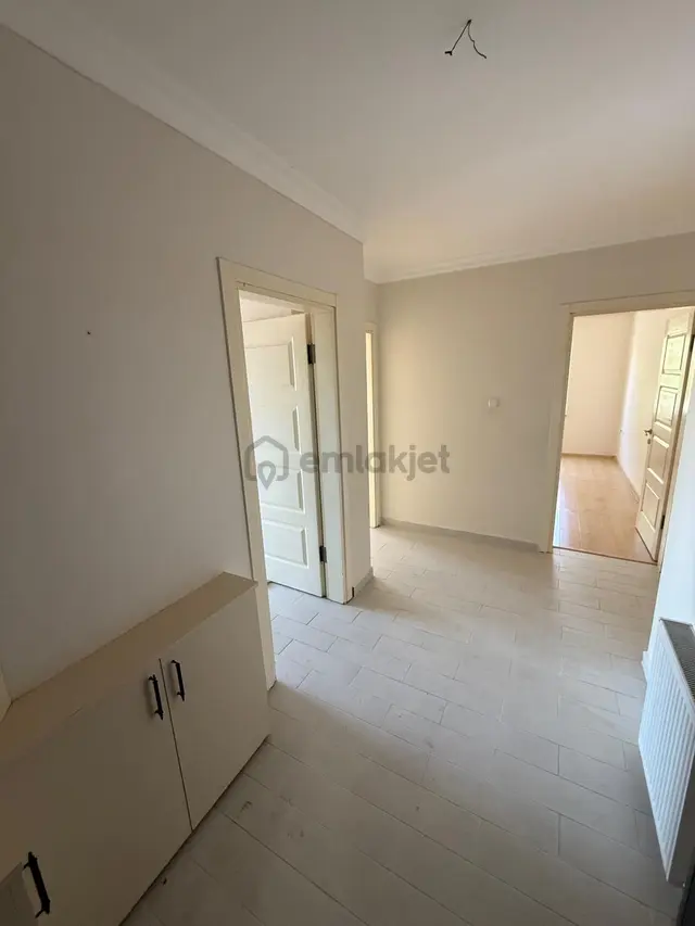 Ege Emlaktan Çarşı Öğretmen Evi Yanında Geniş Kiralık 3+1 3