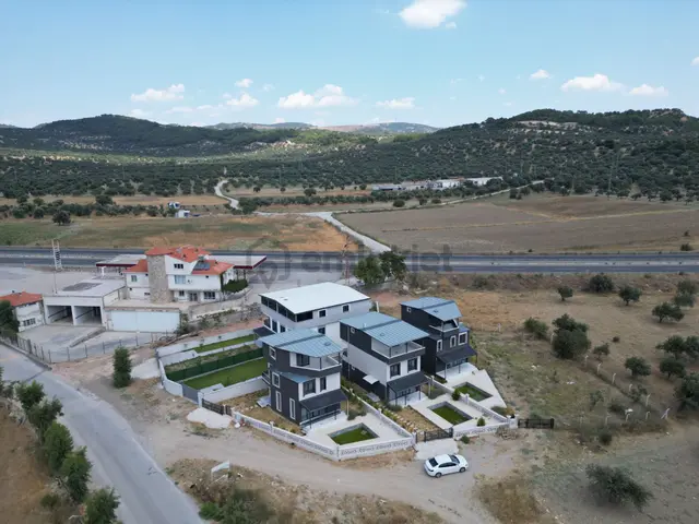 Şakran’da Denize Ve Anayola Yakın Satılık 4+1 Tripleks Villa 3