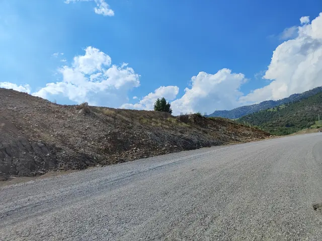 Sorgunda 3.591 M2 Gölet Manzarali İfraza Uygun Arsa 2