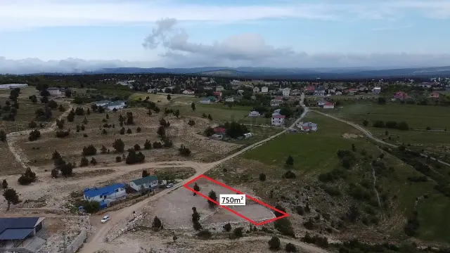 Erdemli Güzeloluk 750 M2 Tek Tapu Kepçe İmarlı Ev Yeri