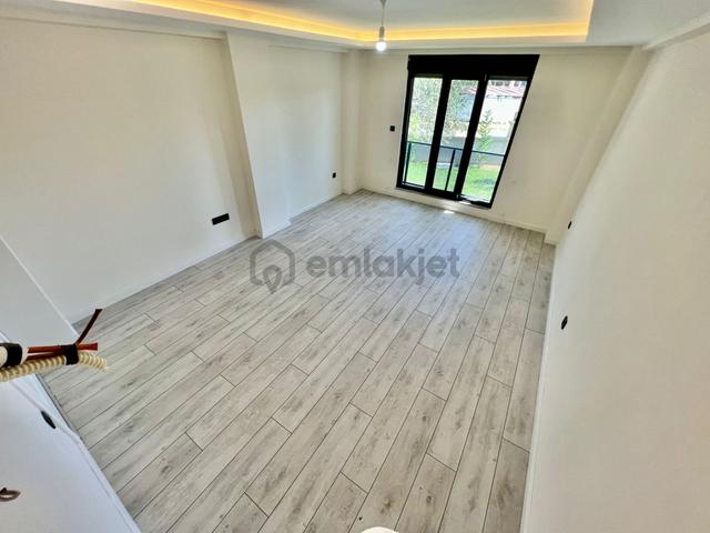 Akçay Ay Emlaktangüre'de Kazdağlarının Eteklerinde Kendine Ait Geniş Bahçeli Satılık 7+1 Müstakil 5
