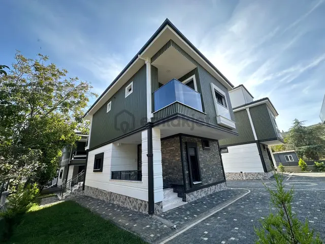 ✨akçay Ay Emlaktan✨gürede Kazdağlarının Eteklerinde Deniz Manzaralı Satılık 3+1 Sitede Tek Müstakil 1