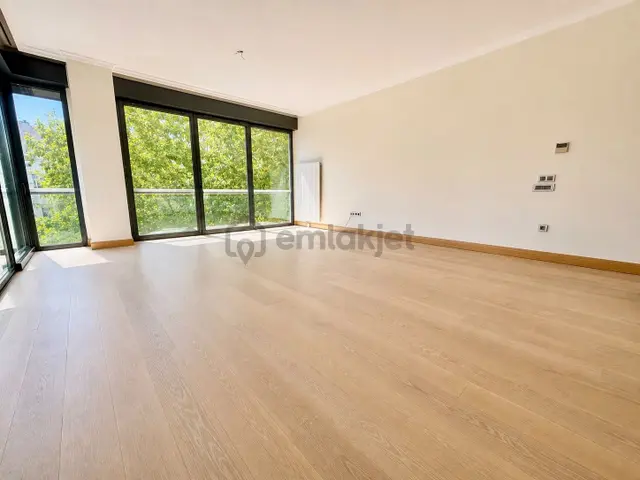 Poyraz'dan Suadiye Sahil'de Bağdat Cad 2. Binada 120 M2 Net 3+1 3