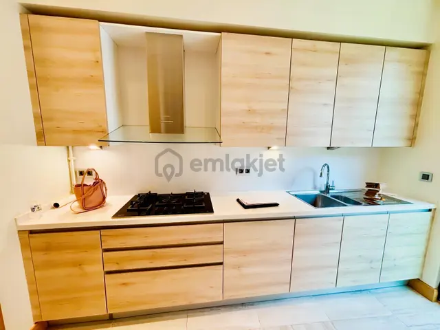 Poyraz'dan Suadiye Sahil'de Bağdat Caddesine Yakın 3+1 Satılık 3