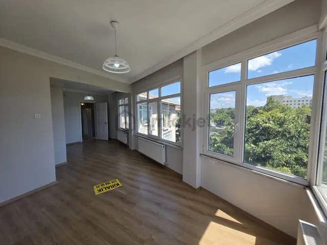 Üsküdar Zeynep Kamil'de Aydınlık Ve Ferah Kiralık Daire 1