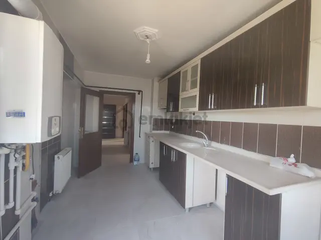 Şeker'de Ayaş Yoluna Cephe Yapılı Katta 3+1 Ebeveyn Banyolu 1