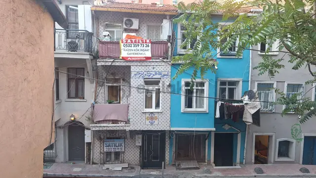 Beyoğlu Taksim'de (ömer Hayyamda) Satılık Komple Bina 1