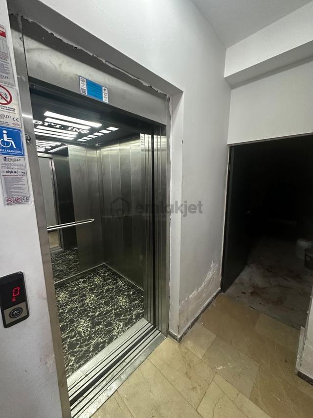 Trcihen Kadin Hmşire M.a.ersoy Hastnesi'ne 200m2 Yenbinada Kirlk 4