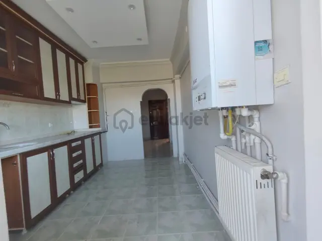 Yılmaz Gayrımenkulden 1.katta Ön Cephe 3+1 Satılık Daire 1