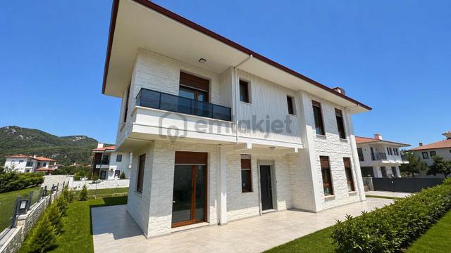 Gökova'nın Eşsiz Doğasında Satılık Müstakil Havuzlu Villa 2