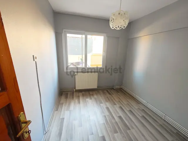 Refet Bele Mah.'de Doğalgaz'lı 3+1 Kiralık Daire 5