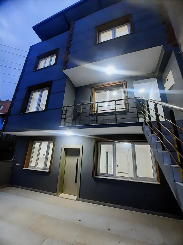 Turpa Güven'den Satılık Komple Yenilenmiş 3 Katlı Bina 1