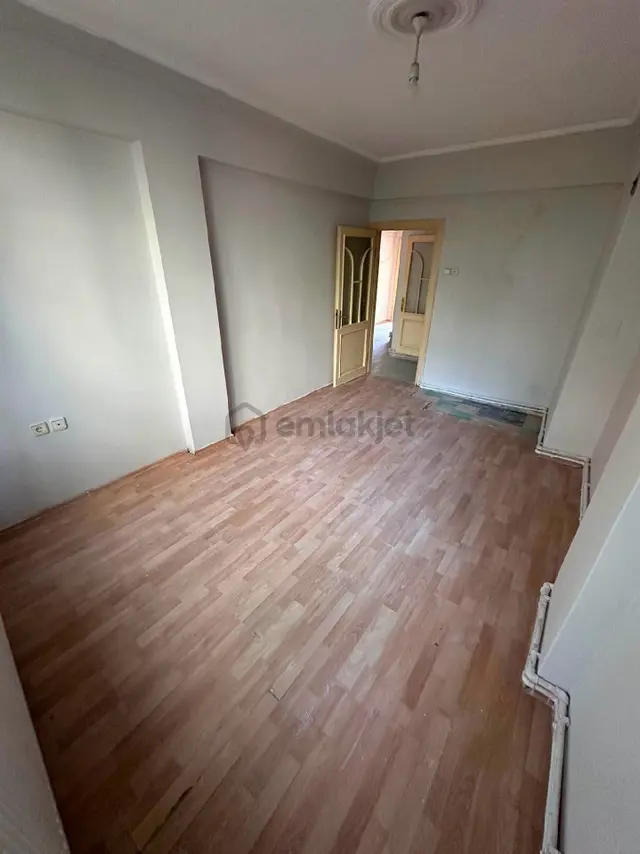 Samsun İlkadım Çiftlik Mahallesi'nde Kat Tapulu 3.kat 2+1 Satılık Daire 3