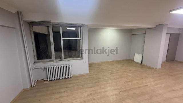 Kemeraltı Tepeköylü İş Hanında Satılık 46 M2 Asansörlü 1+0 Ofis 3
