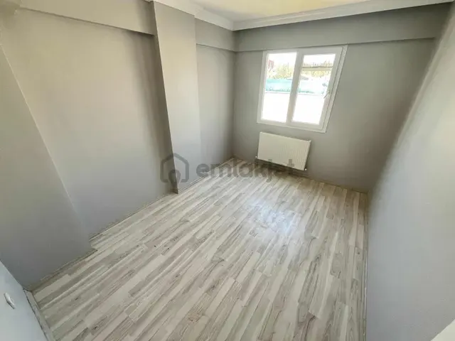 Asil Emlak'tan Muradiye Mahallesi 2+1 Kapalı Mutfak Daire 2