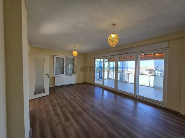Pelitköy Sahilde Kiralık Full Deniz Manzaralı 4+2 Villa 2