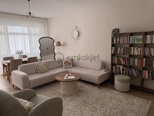 Şeker Tekke'de Satılık 3+1 Dükkan Üstü Satılık Daire 1